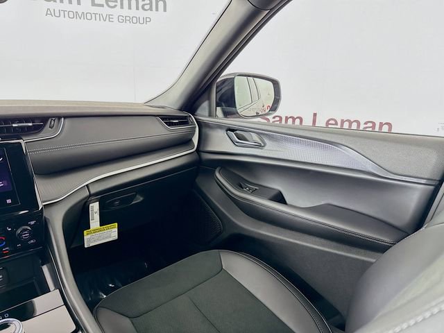 New 2025 Jeep Grand Cherokee Altitude image 23