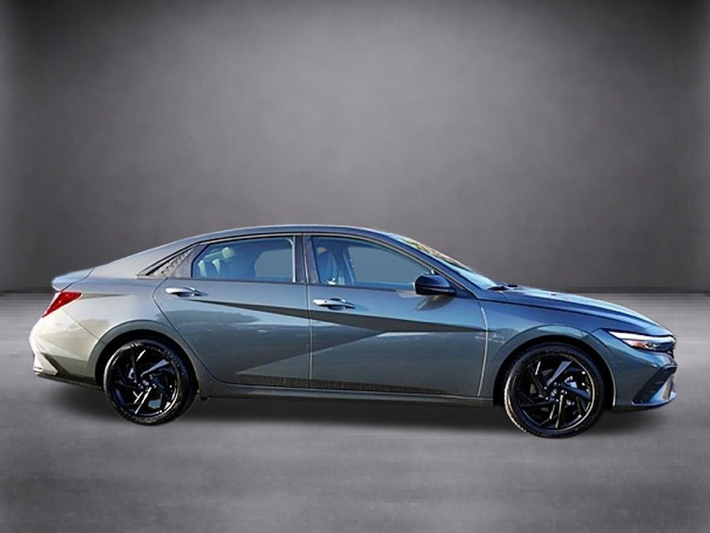 Certified 2026 Hyundai Elantra Sport FWD image 3
