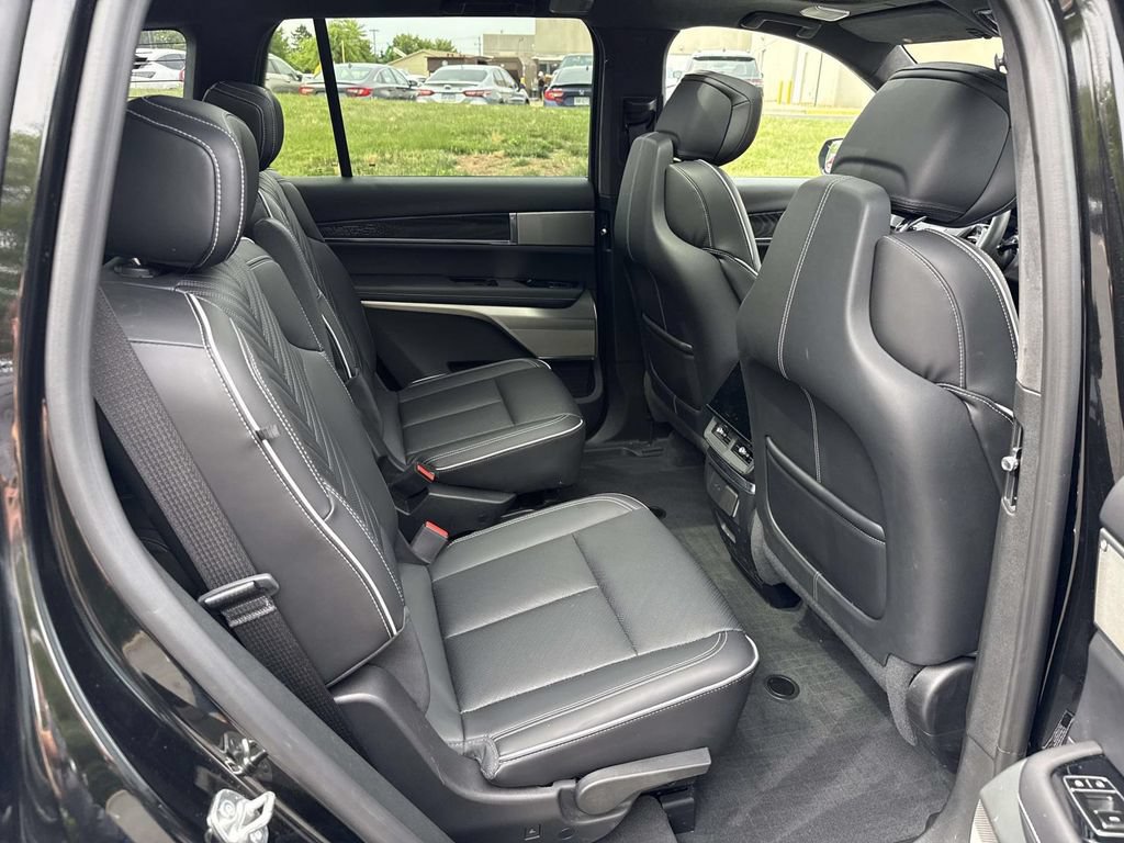 Used 2026 Cadillac Vistiq Platinum w/ LPO, Floor Liner Package AWD/4WD image 11