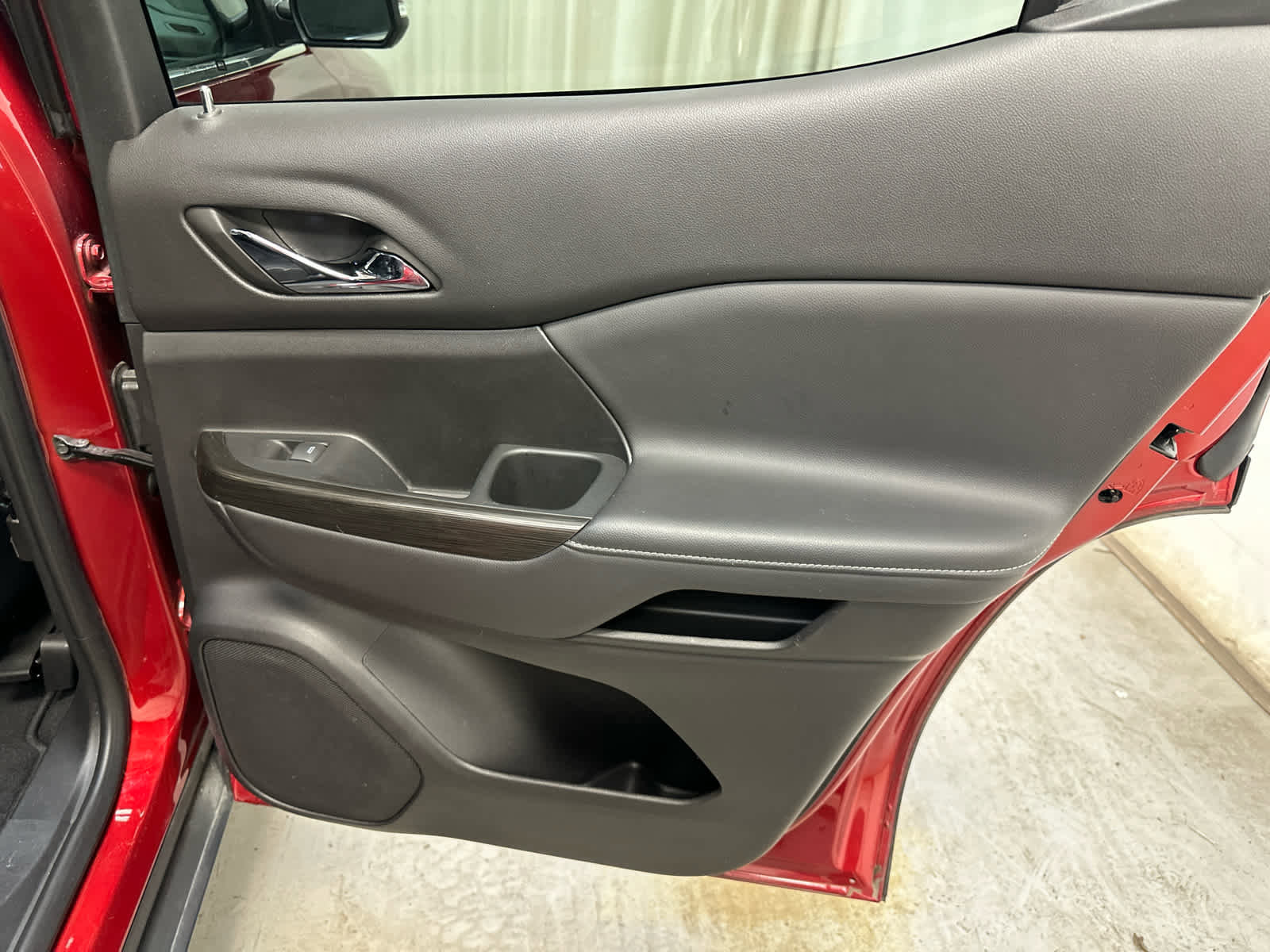 Used 2023 GMC Acadia SLT w/ Technology Package image 17