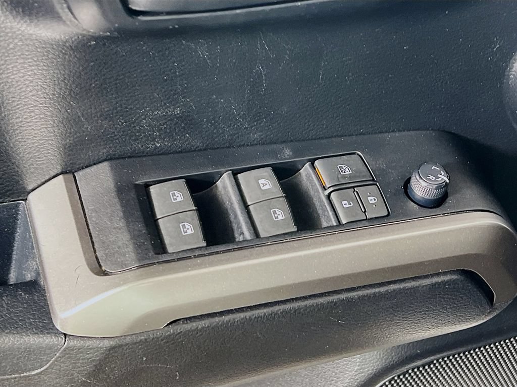 Certified 2022 Toyota Tacoma SR5 AWD/4WD image 16