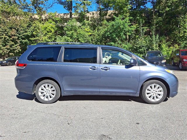 Used 2014 Toyota Sienna LE image 9
