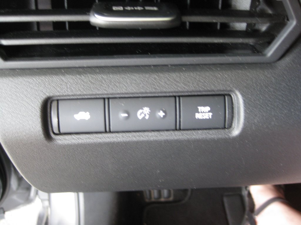 Used 2025 Nissan Altima 2.5 S FWD image 15