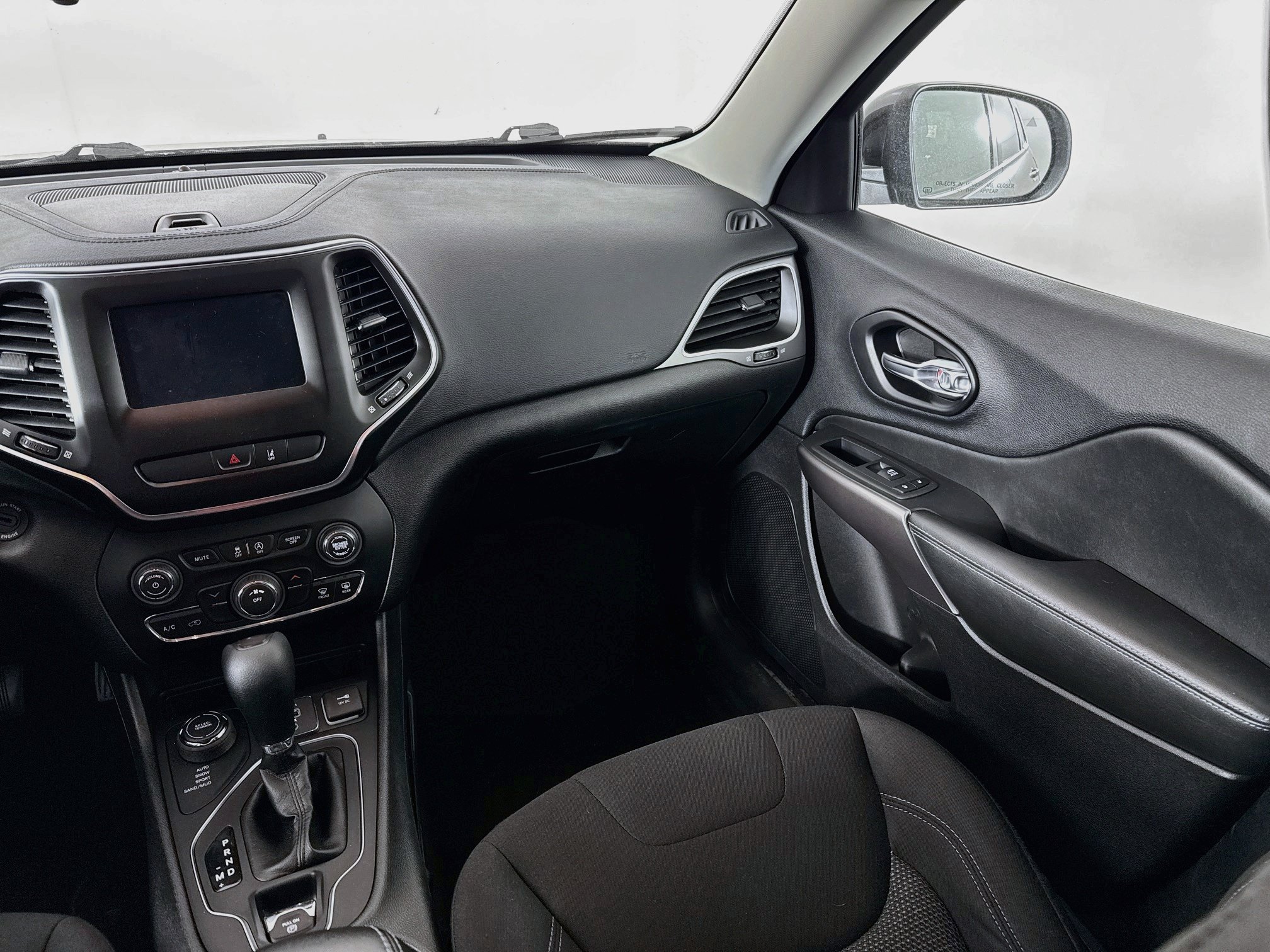 Used 2021 Jeep Cherokee Latitude AWD/4WD image 21