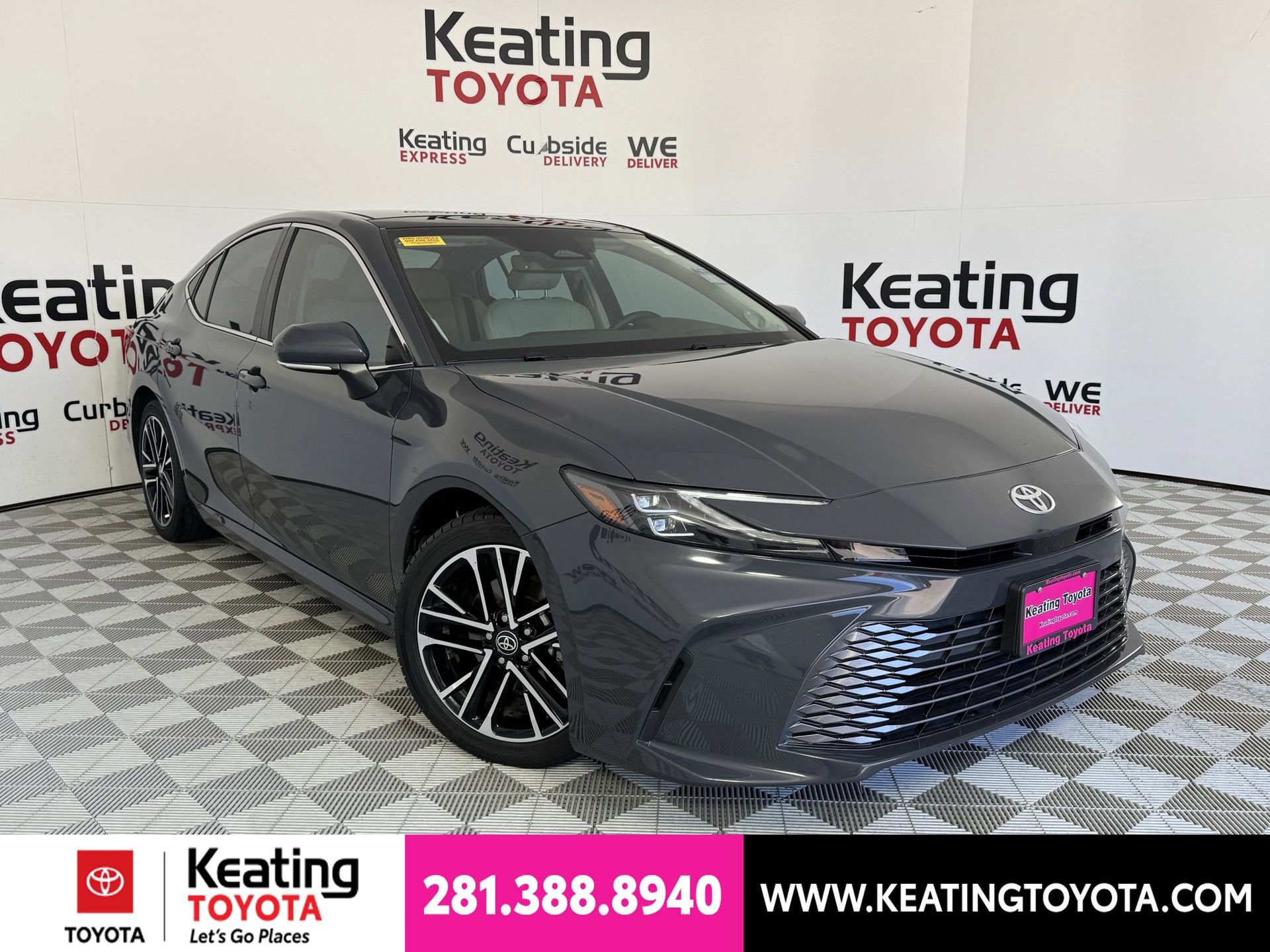 Used 2025 Toyota Camry XLE FWD image 2