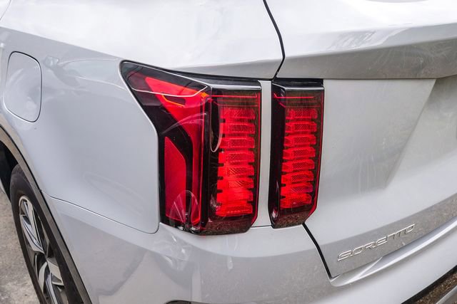 Certified 2023 Kia Sorento EX w/ Panoramic Sunroof Package image 12