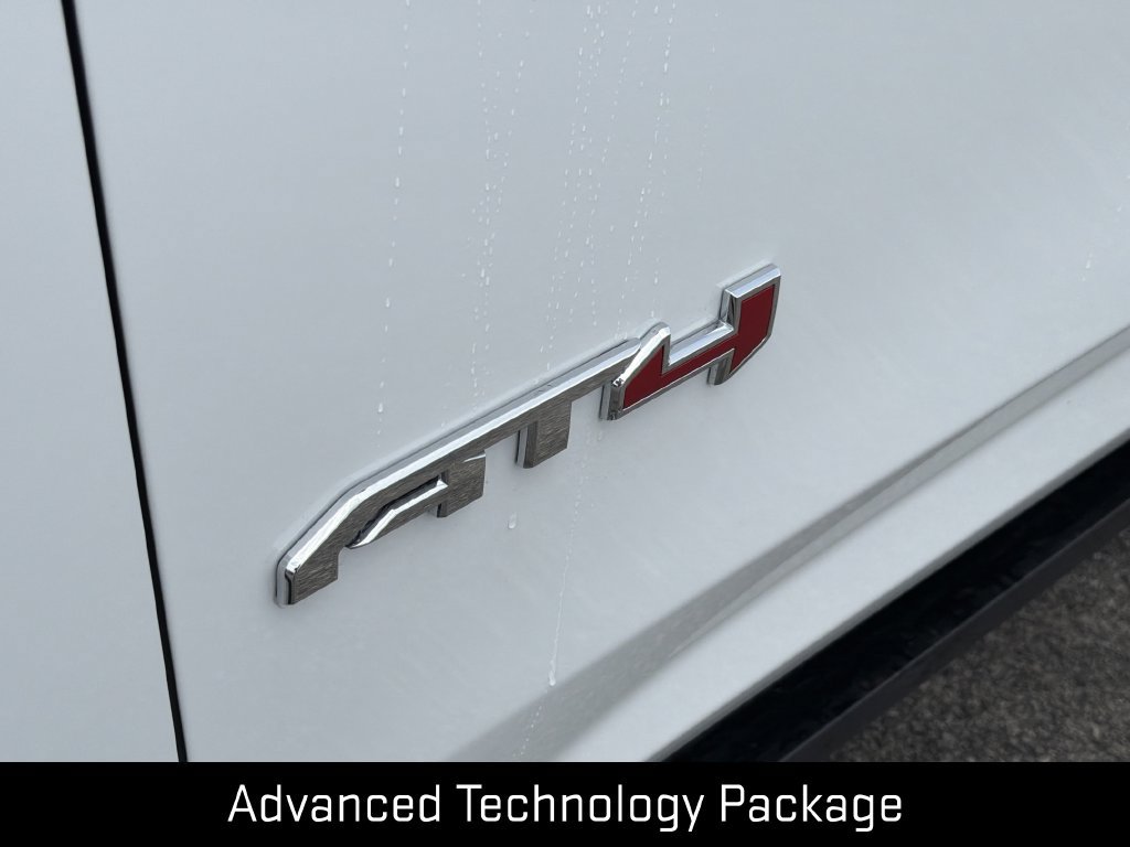 New 2026 GMC Yukon AT4 Ultimate w/ LPO, Floor Liner Package AWD/4WD image 4