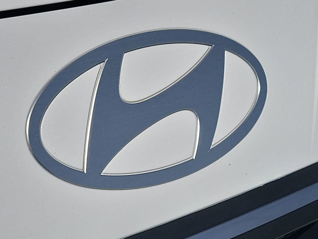 Used 2025 Hyundai Elantra Blue image 9