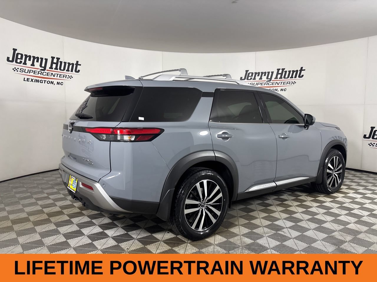Used 2025 Nissan Pathfinder Platinum AWD/4WD image 5