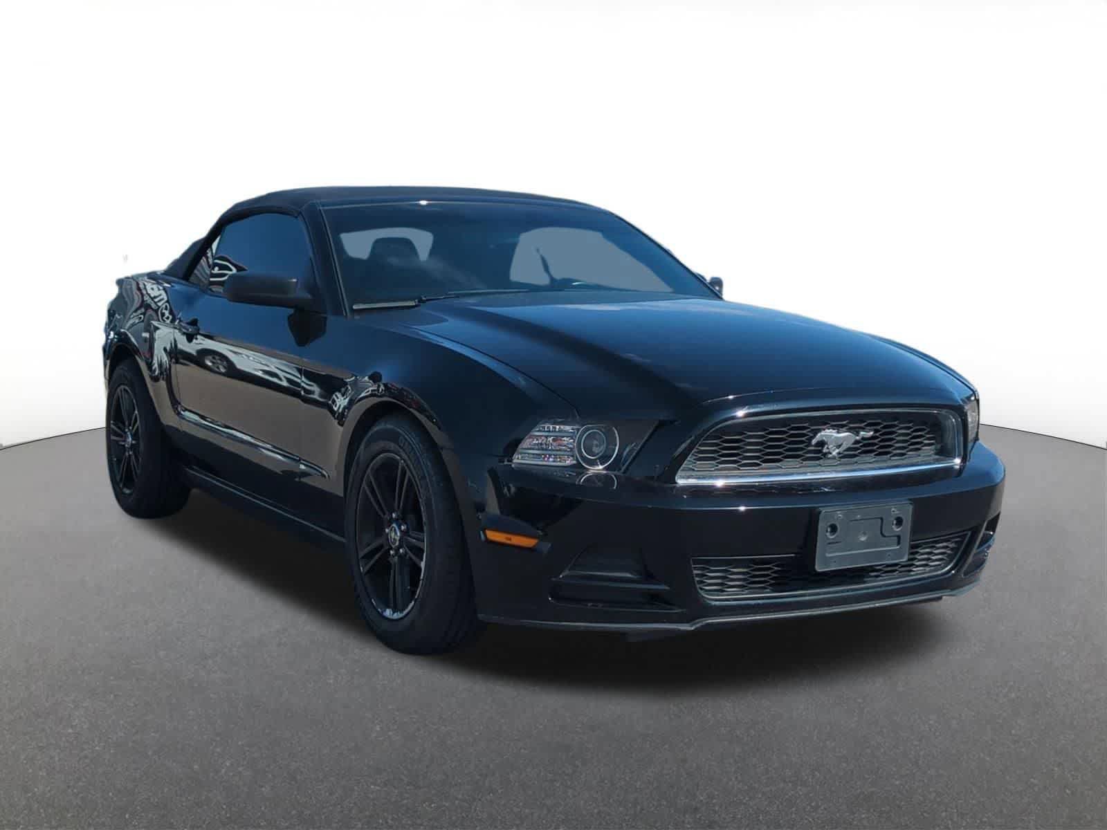 Used 2014 Ford Mustang Convertible RWD image 8