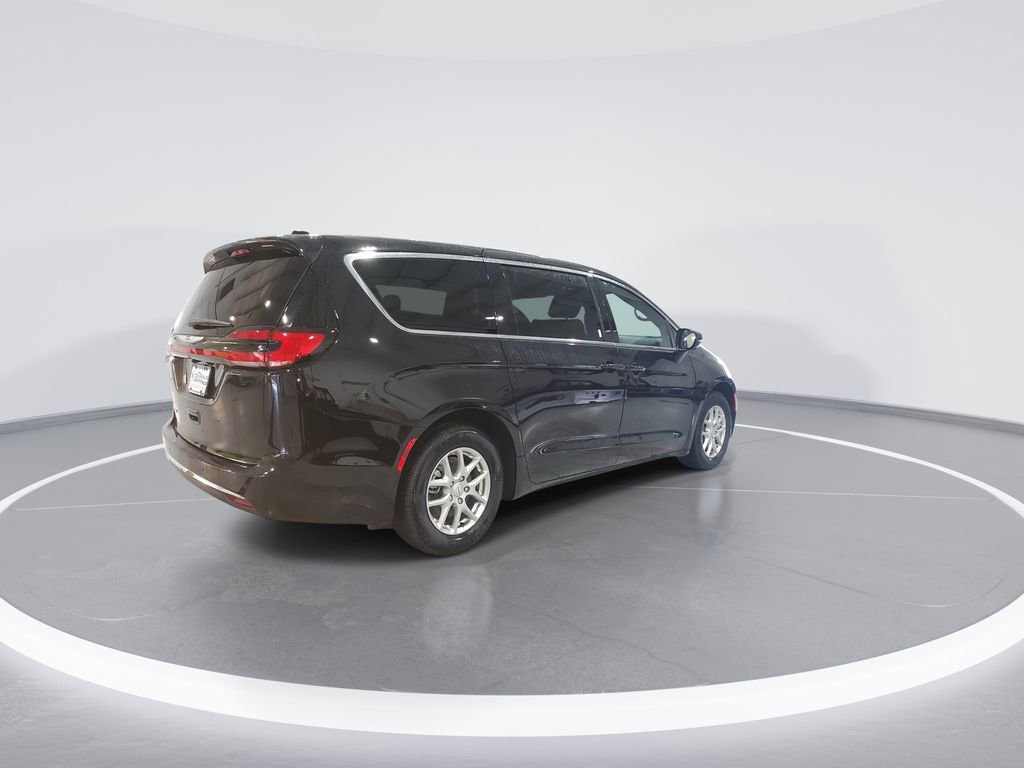 New 2026 Chrysler Pacifica Select image 8