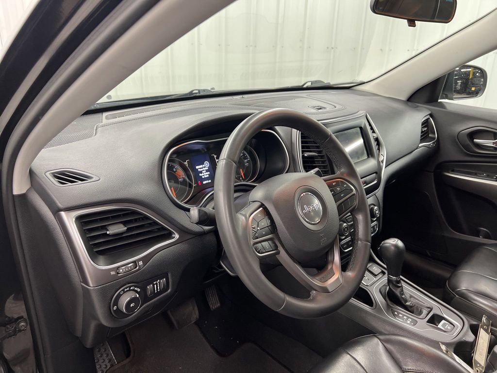 Used 2020 Jeep Cherokee Latitude Plus FWD image 17