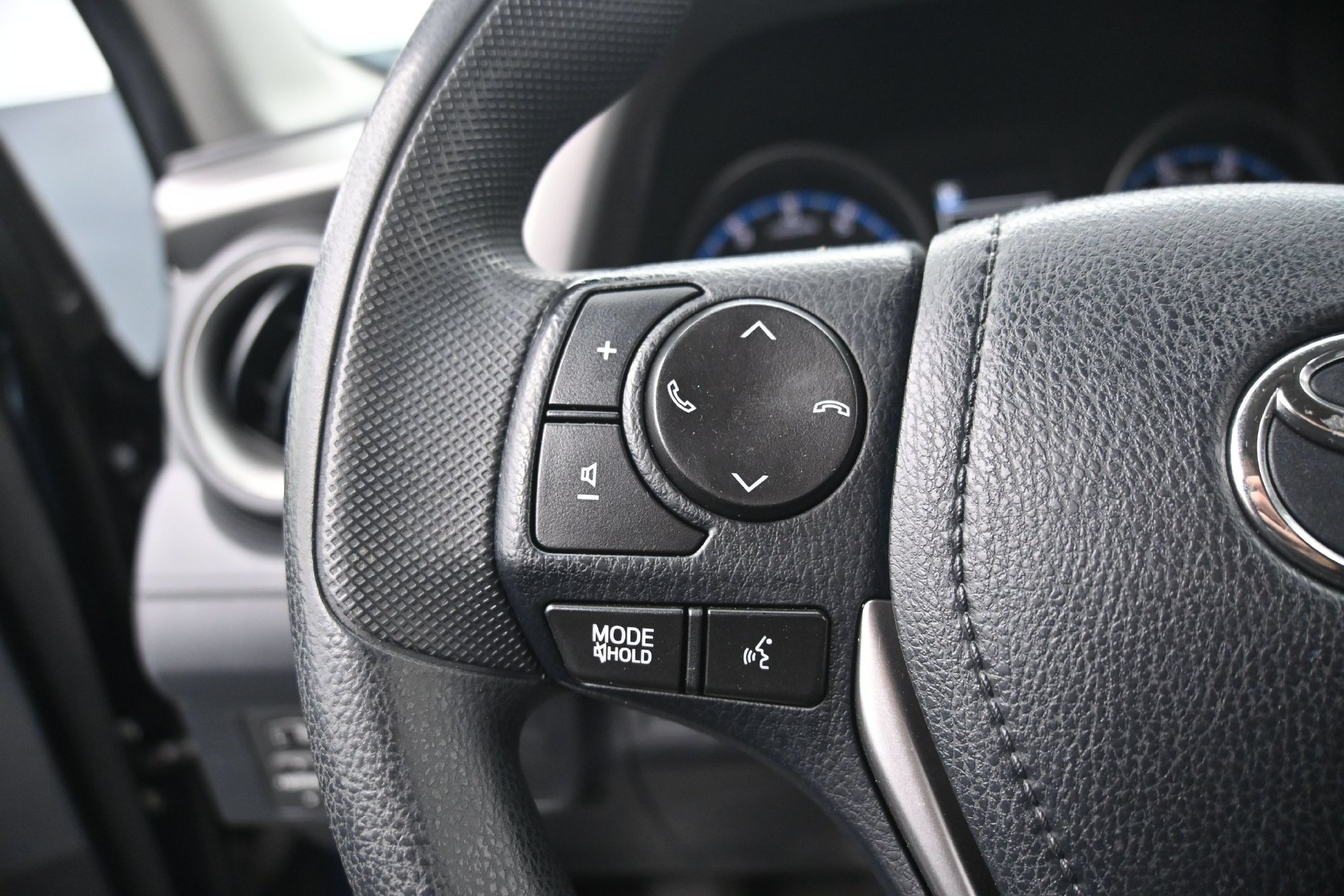 Used 2017 Toyota RAV4 LE w/ All Weather Liner Package FWD image 21