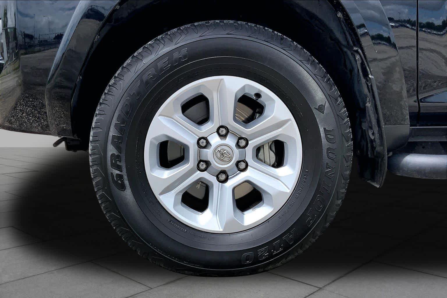Used 2023 Toyota 4Runner SR5 AWD/4WD image 11