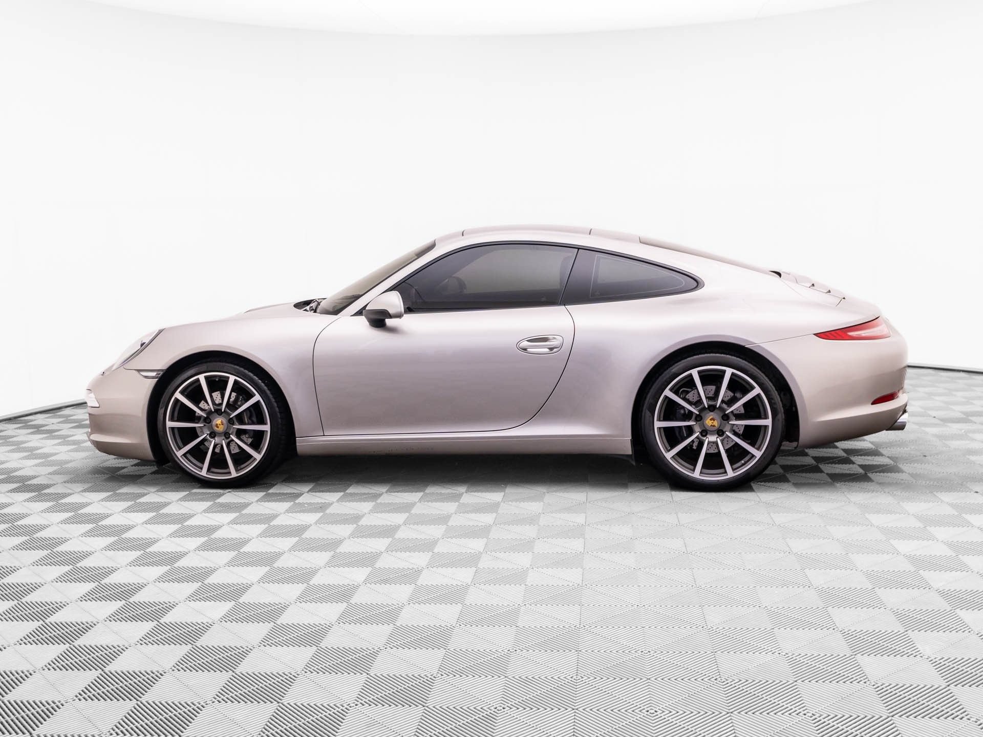 Used 2013 Porsche 911 Carrera RWD image 2