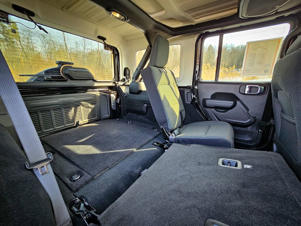 Certified 2025 Jeep Wrangler Sport S image 31