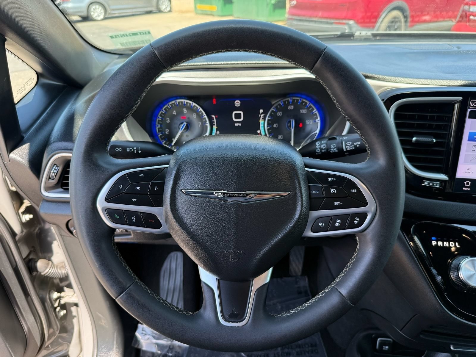 Used 2025 Chrysler Pacifica Select FWD image 16