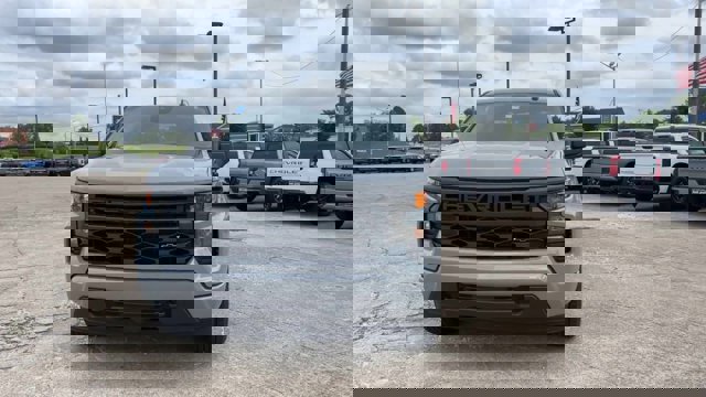 Used 2024 Chevrolet Silverado 1500 Custom w/ Dark Appearance Package image 4