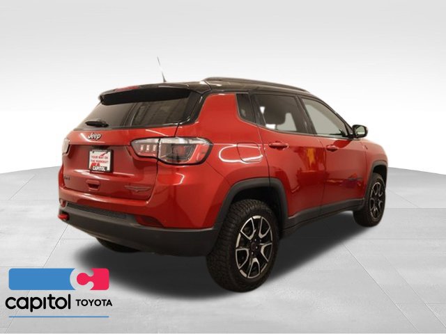 Used 2025 Jeep Compass Trailhawk AWD/4WD image 2