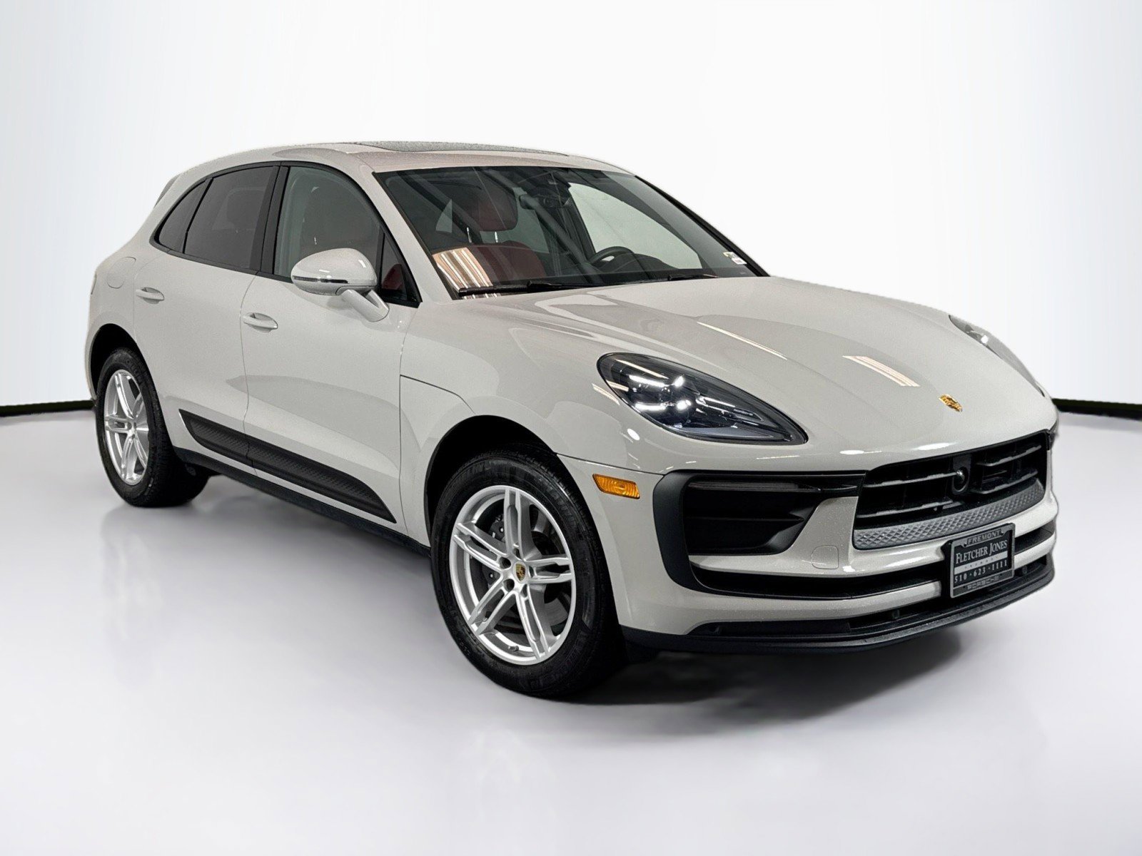 Certified 2025 Porsche Macan AWD/4WD image 7