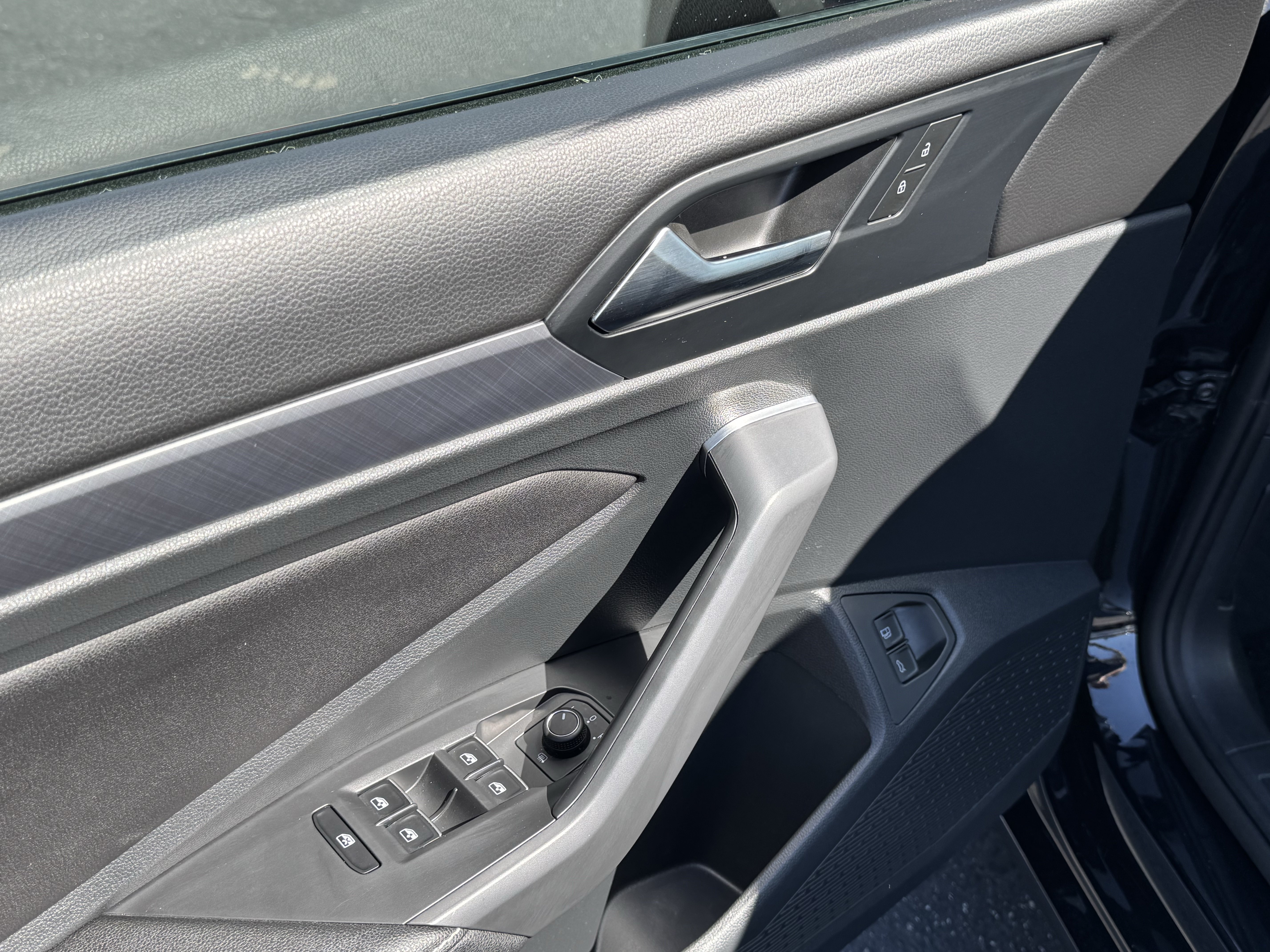 Certified 2024 Volkswagen Jetta SE FWD image 12