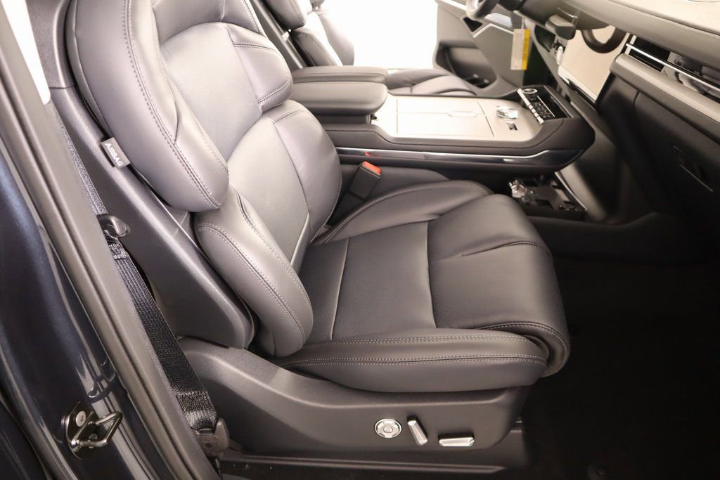 New 2025 Lincoln Navigator Reserve image 14