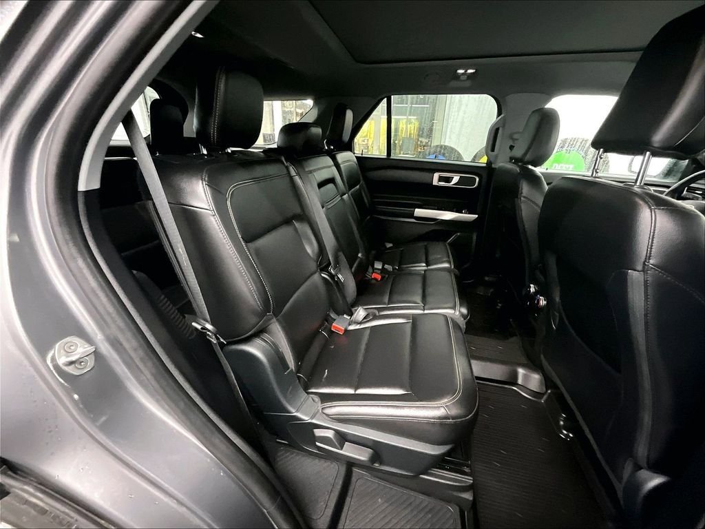 Used 2021 Ford Explorer XLT w/ Equipment Group 202A image 16