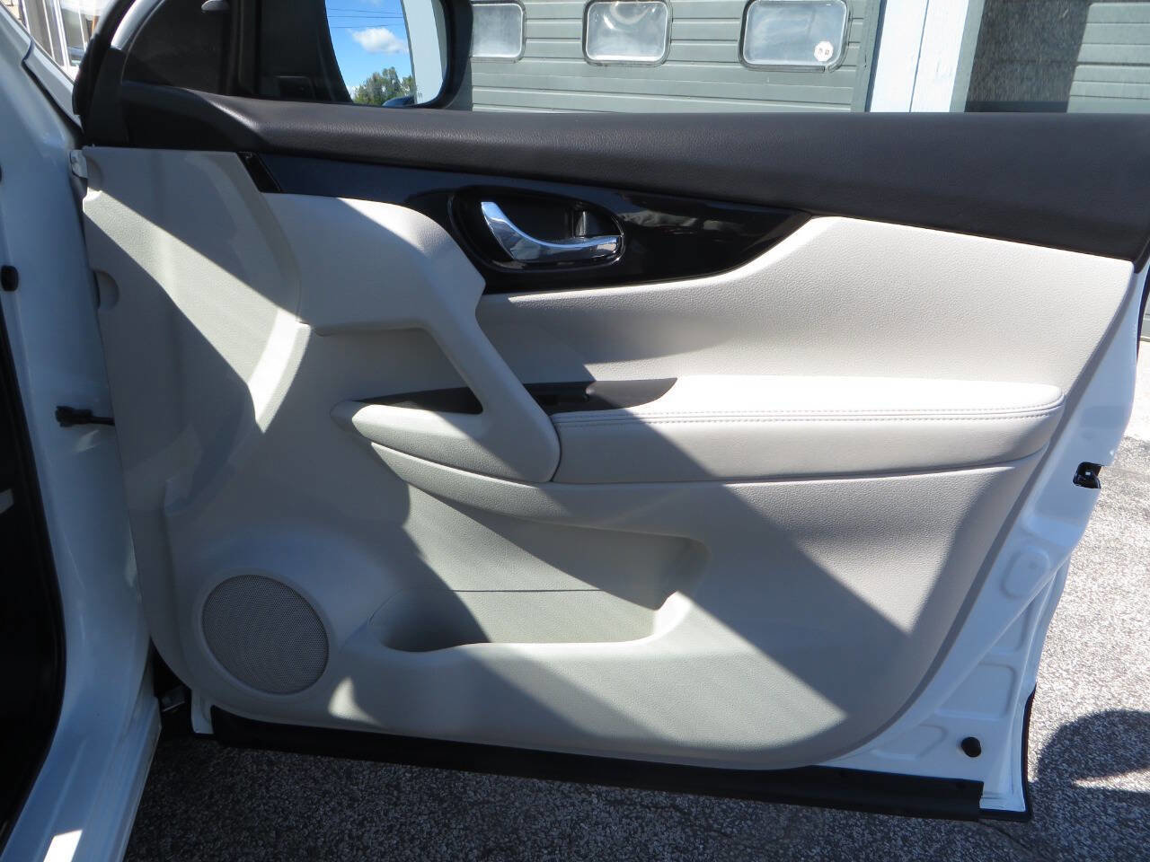 Used 2022 Nissan Rogue Sport SL w/ Premium Package image 8