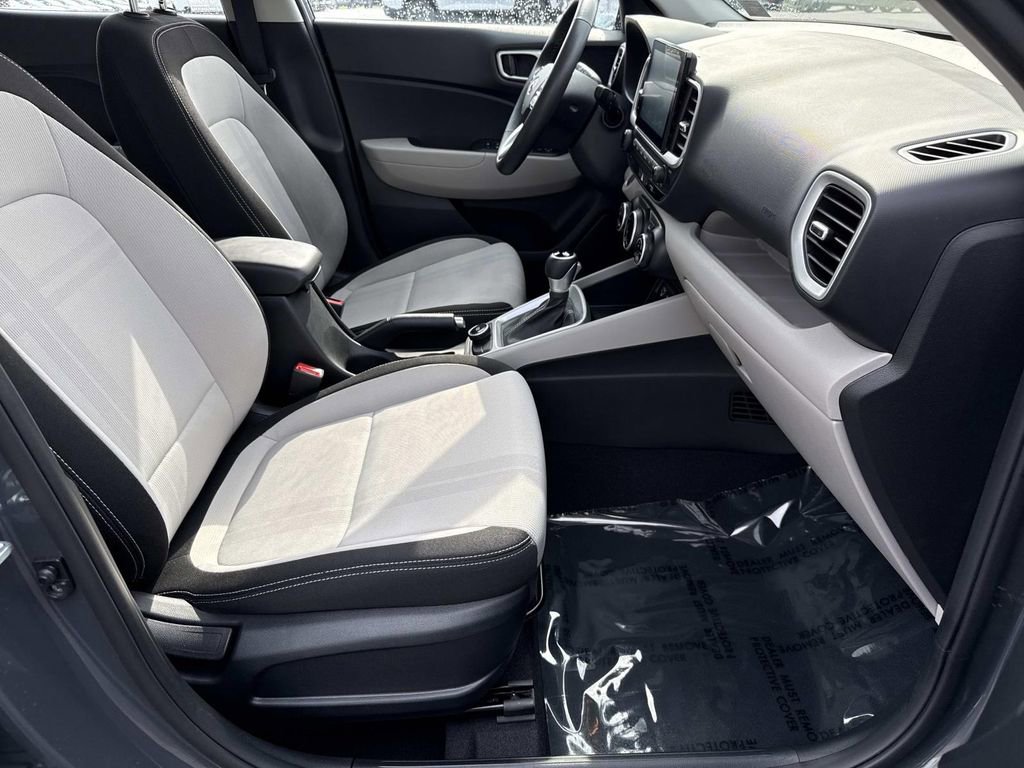Used 2025 Hyundai Venue SEL FWD image 20