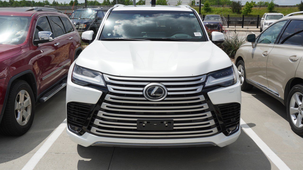 Used 2023 Lexus LX 600 4WD w/ Interior Upgrade Package image 2