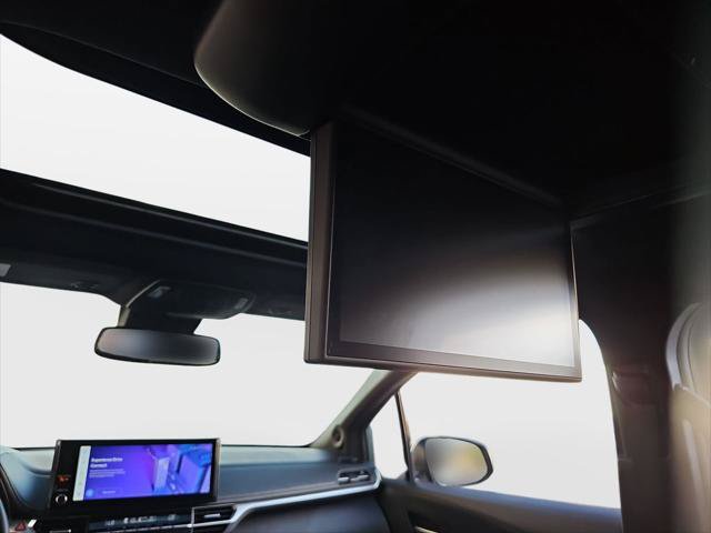 Certified 2025 Toyota Sienna XLE Woodland Edition AWD/4WD image 18