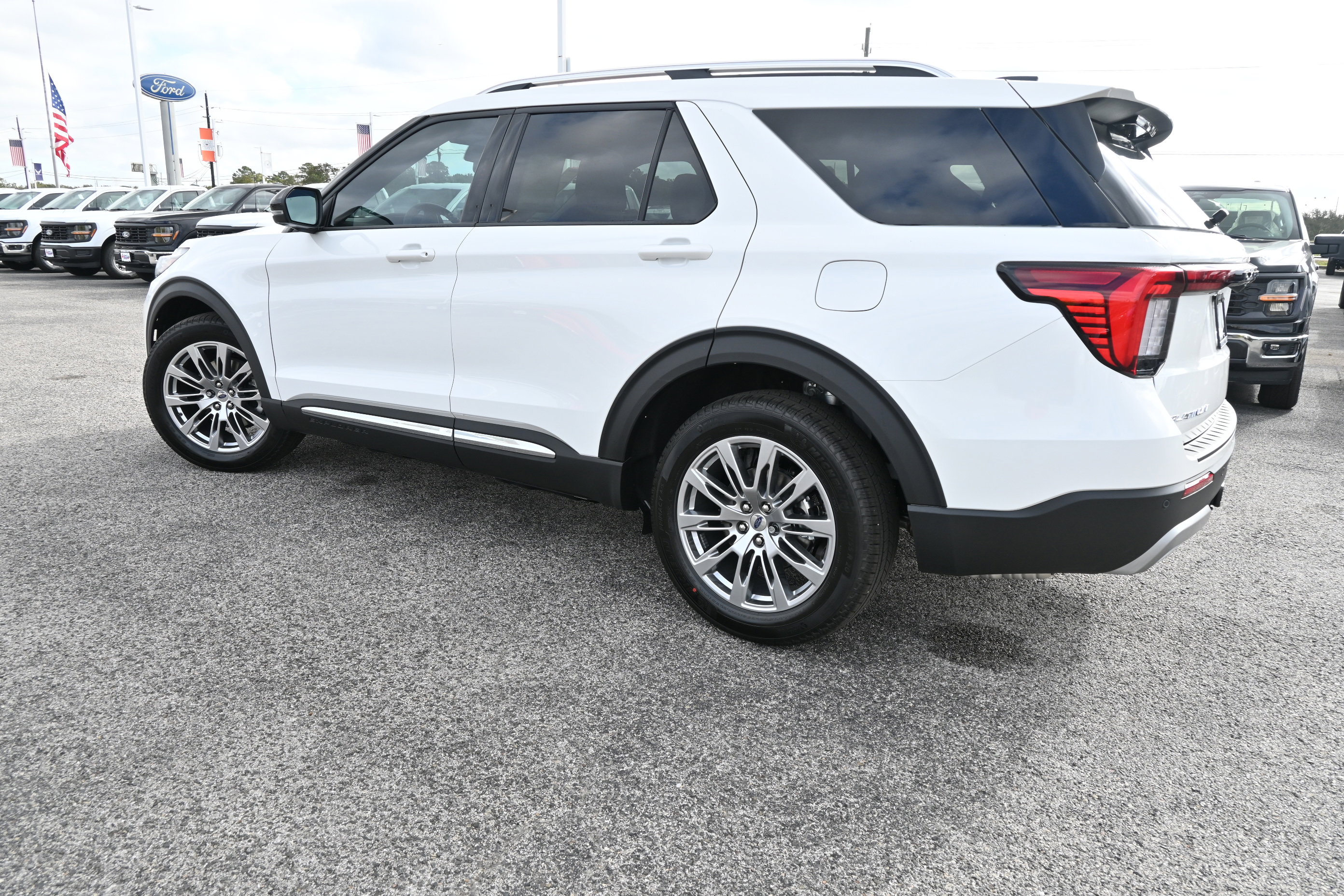New 2026 Ford Explorer Platinum image 8