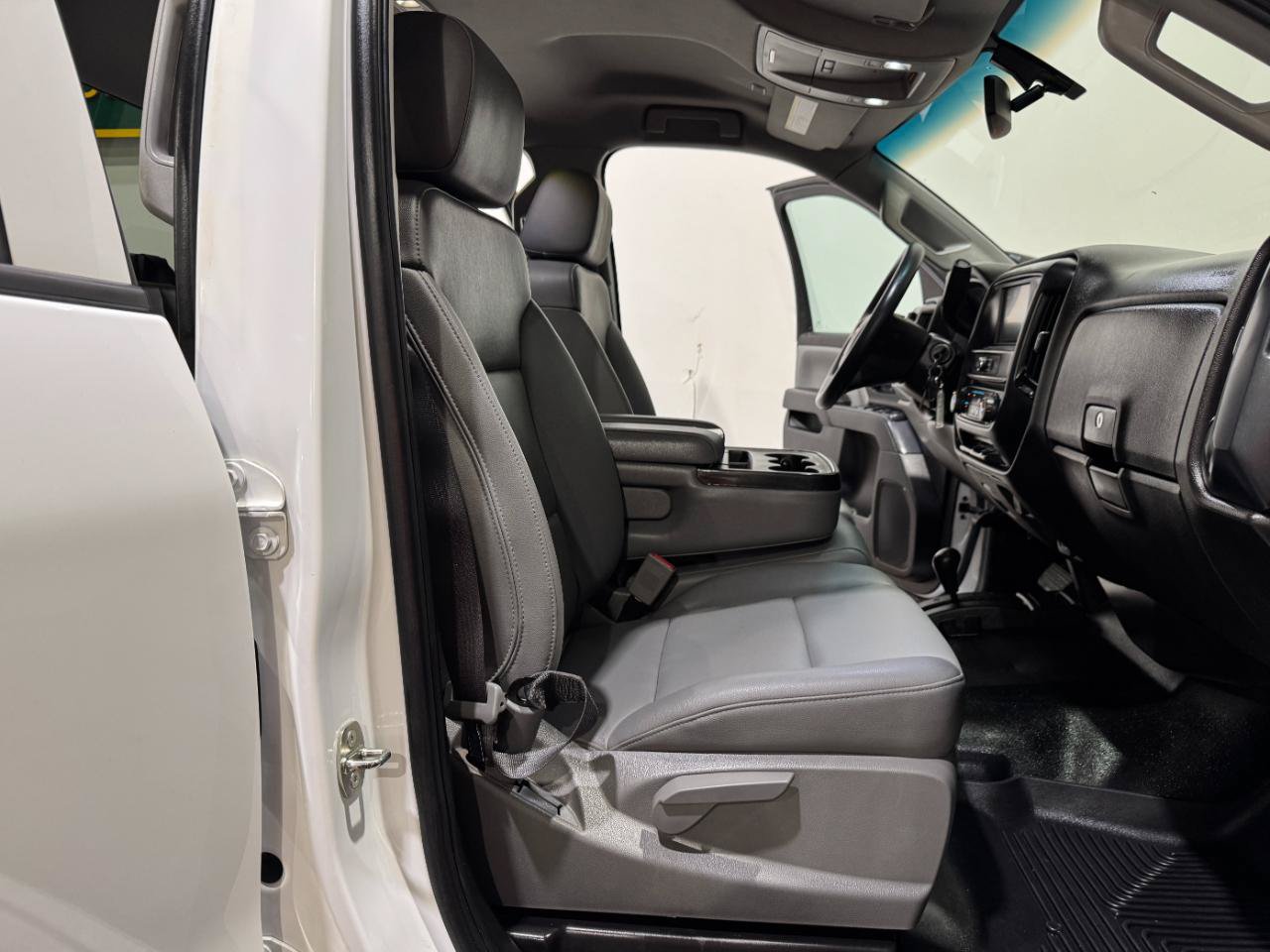 Used 2019 Chevrolet Silverado 2500 W/T AWD/4WD image 13