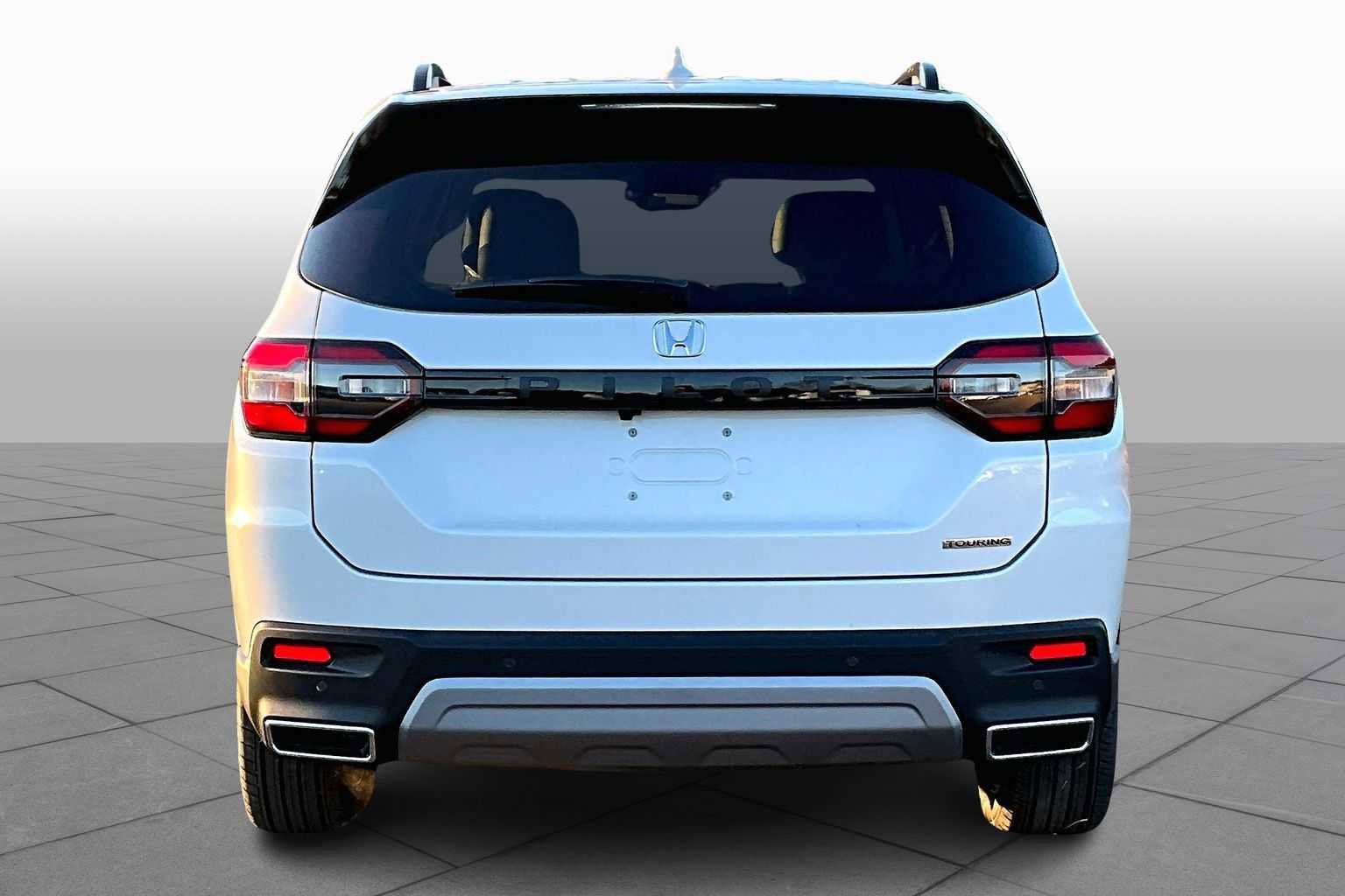 New 2025 Honda Pilot Touring image 4