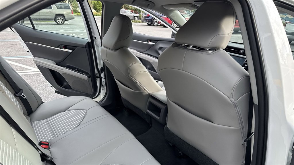 Used 2020 Toyota Camry SE image 34