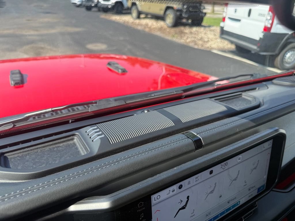 Used 2025 Jeep Wrangler Unlimited Sahara AWD/4WD image 22