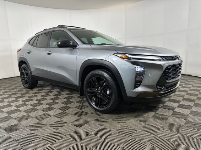 Used 2024 Chevrolet Trax ACTIV w/ Sunroof Package image 2