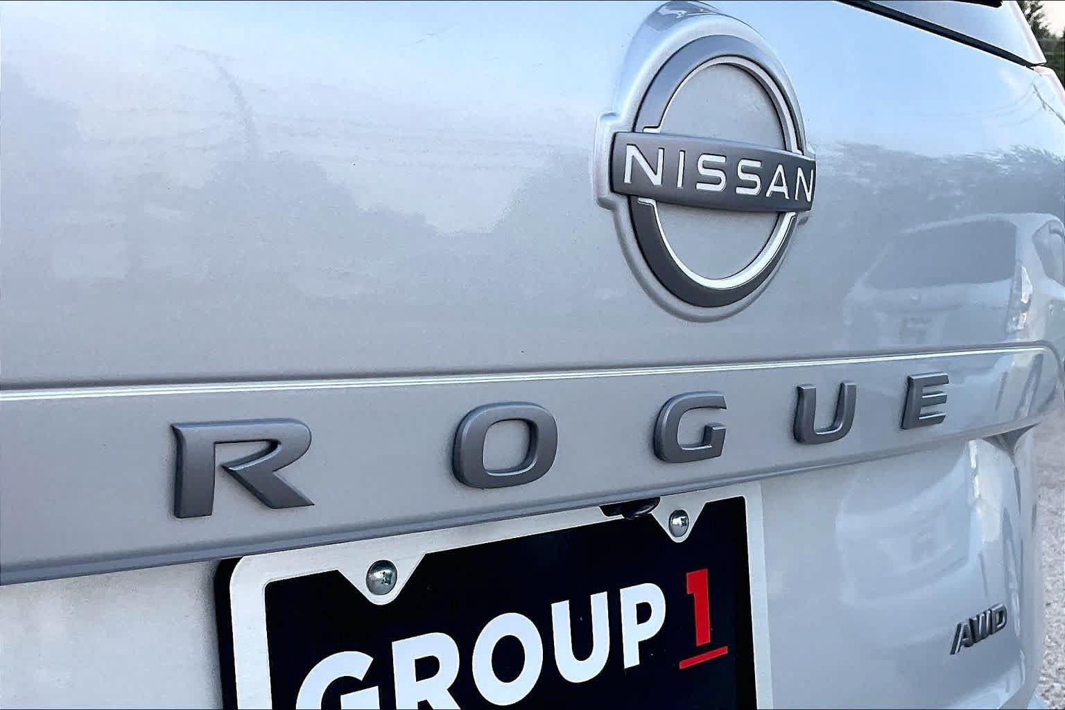 Used 2025 Nissan Rogue SV AWD/4WD image 30
