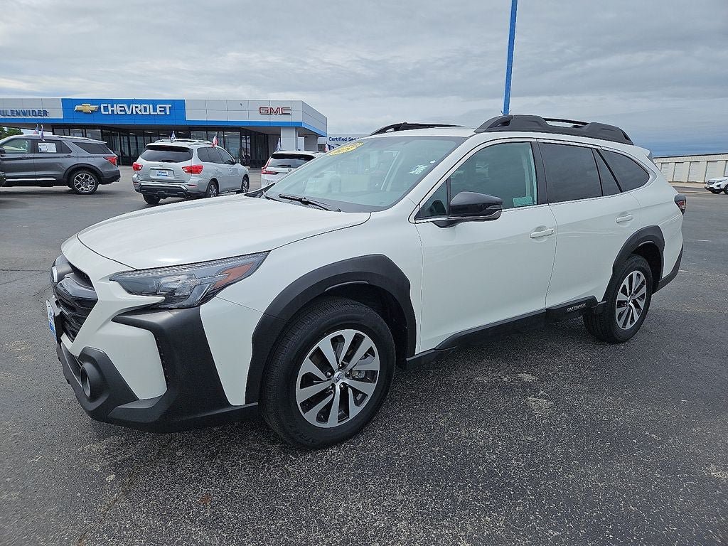 Used 2025 Subaru Outback Premium AWD/4WD image 2