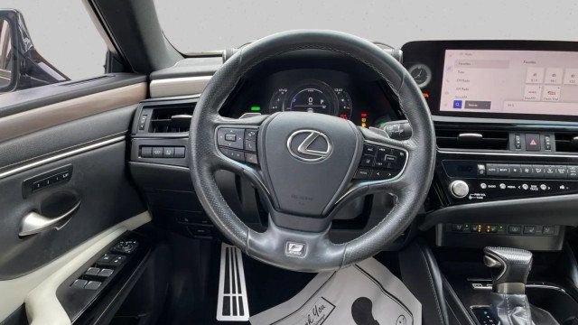 Used 2023 Lexus ES 300h F Sport image 14