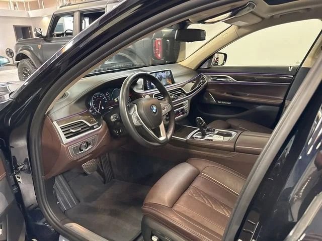 Used 2018 BMW 750i RWD image 13