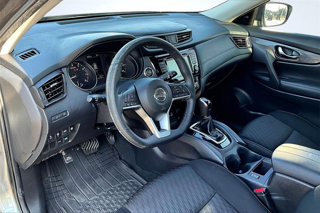 Used 2019 Nissan Rogue SV image 14