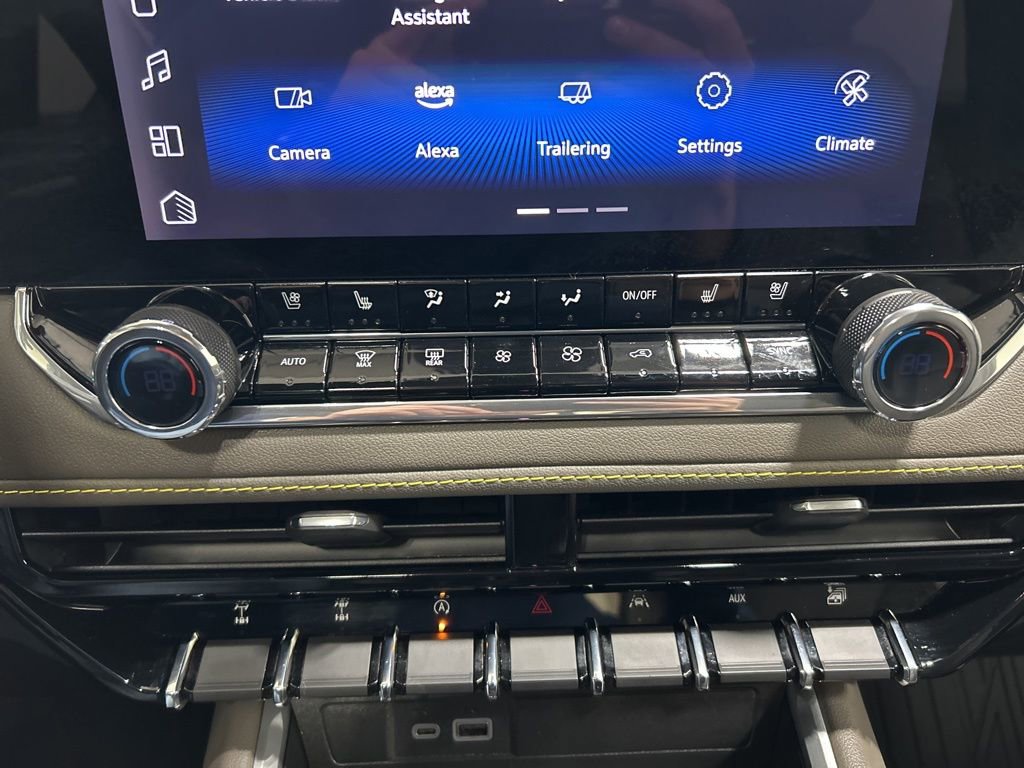 Used 2024 Chevrolet Colorado ZR2 w/ ZR2 Convenience Package III image 21