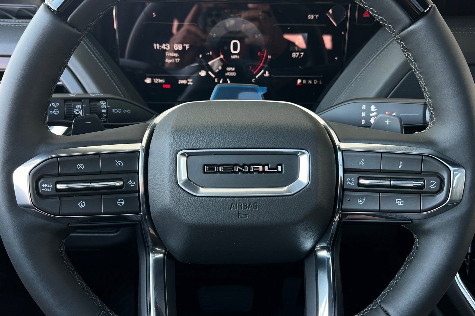 New 2026 GMC Yukon Denali w/ Denali Reserve Package AWD/4WD image 25