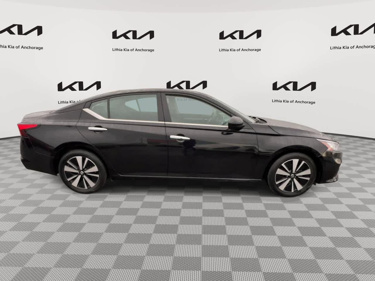 Used 2021 Nissan Altima 2.5 SV FWD image 2
