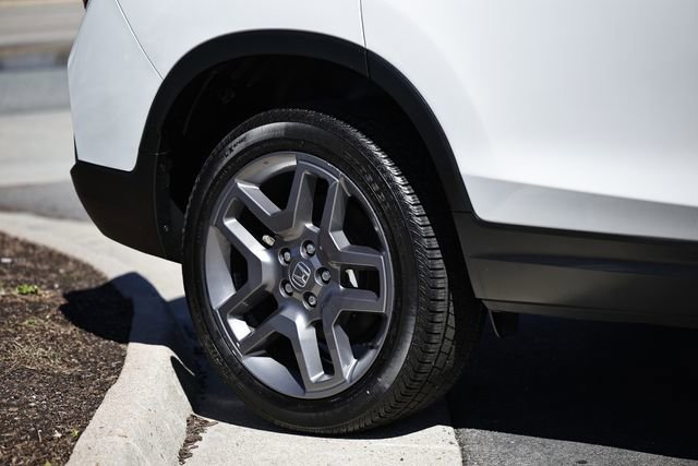 Used 2023 Honda Passport EX-L image 11