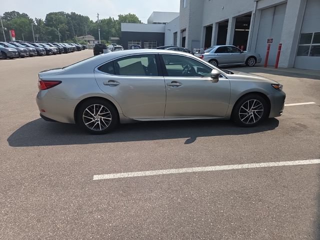 Used 2016 Lexus ES 350 w/ Luxury Package w/Wood Trim FWD image 18