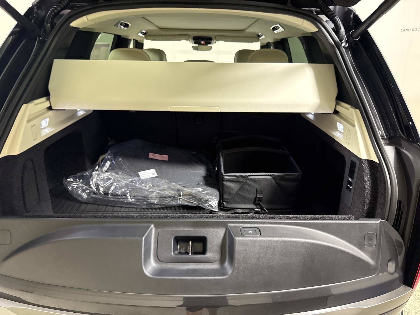 New 2026 Land Rover Range Rover SE AWD/4WD image 10