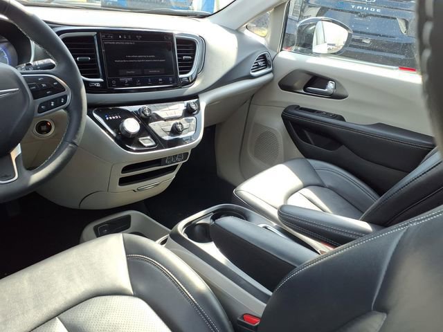 Used 2024 Chrysler Pacifica Touring-L FWD image 7