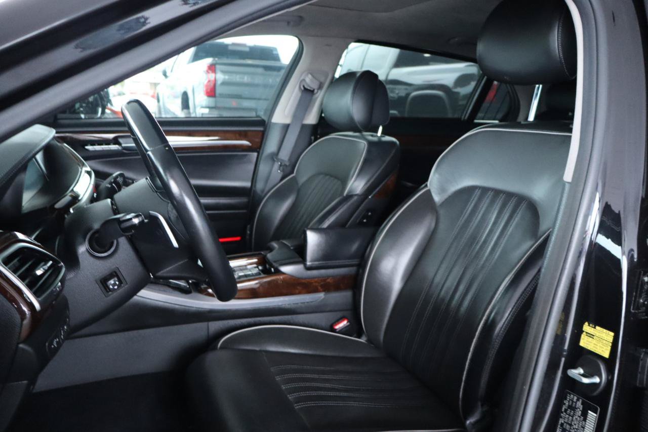 Used 2018 Genesis G90 3.3T Premium RWD image 16
